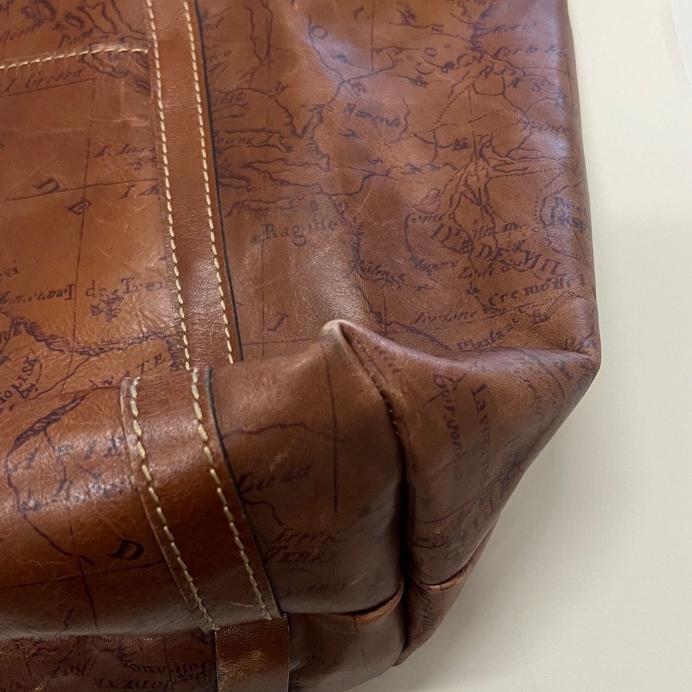 Patricia Nash World Map print leather tote bag. - Picture 5 of 9